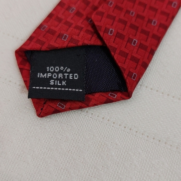 Palatina Imported Silk Neck Tie Red Geometric Pattern - Picture 3 of 6